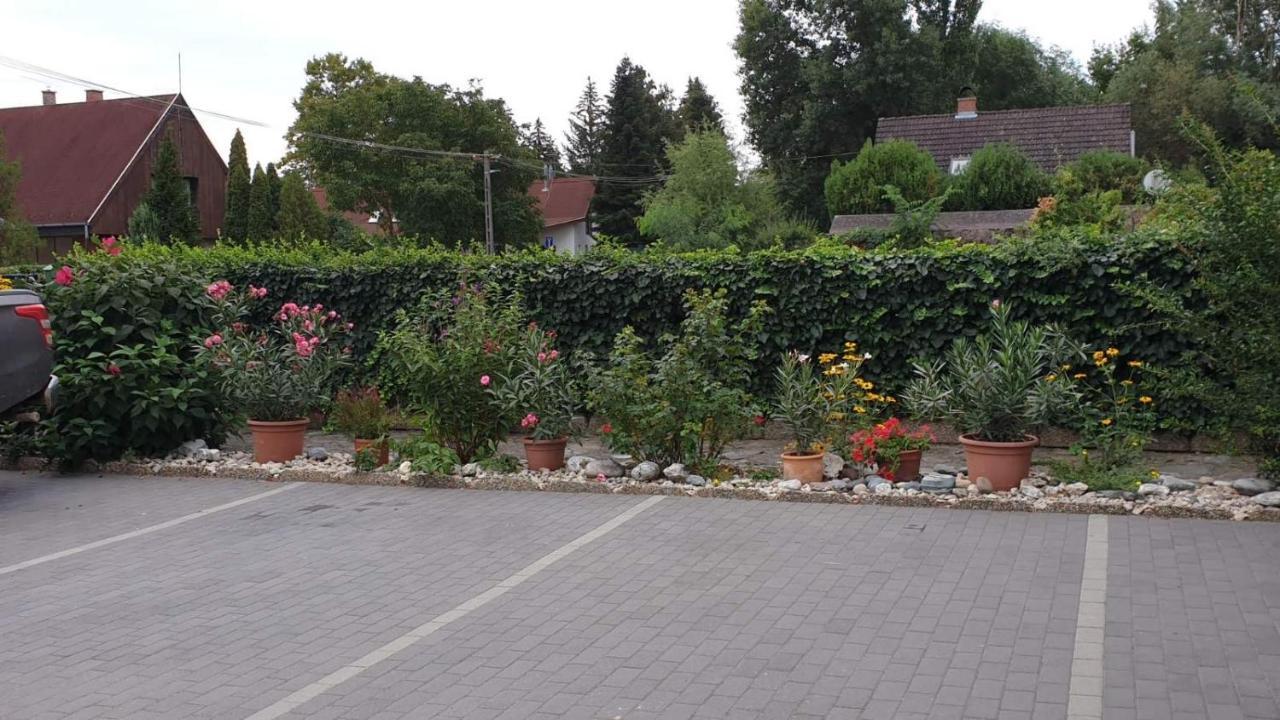 Ilona Apartmanok Balatonboglar Exterior photo